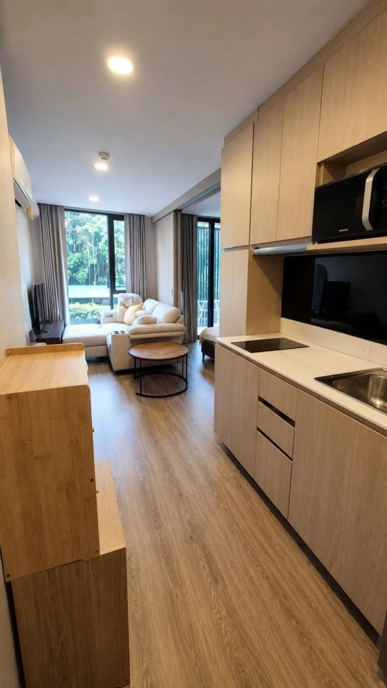 For rent: The Teak Sathorn-Lumpini. Garden view, tranquil atmosphere, spacious rooms, convenient transportation. Book now!