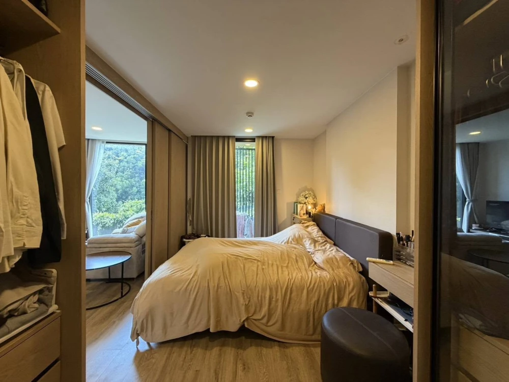 For rent: The Teak Sathorn-Lumpini. Garden view, tranquil atmosphere, spacious rooms, convenient transportation. Book now!