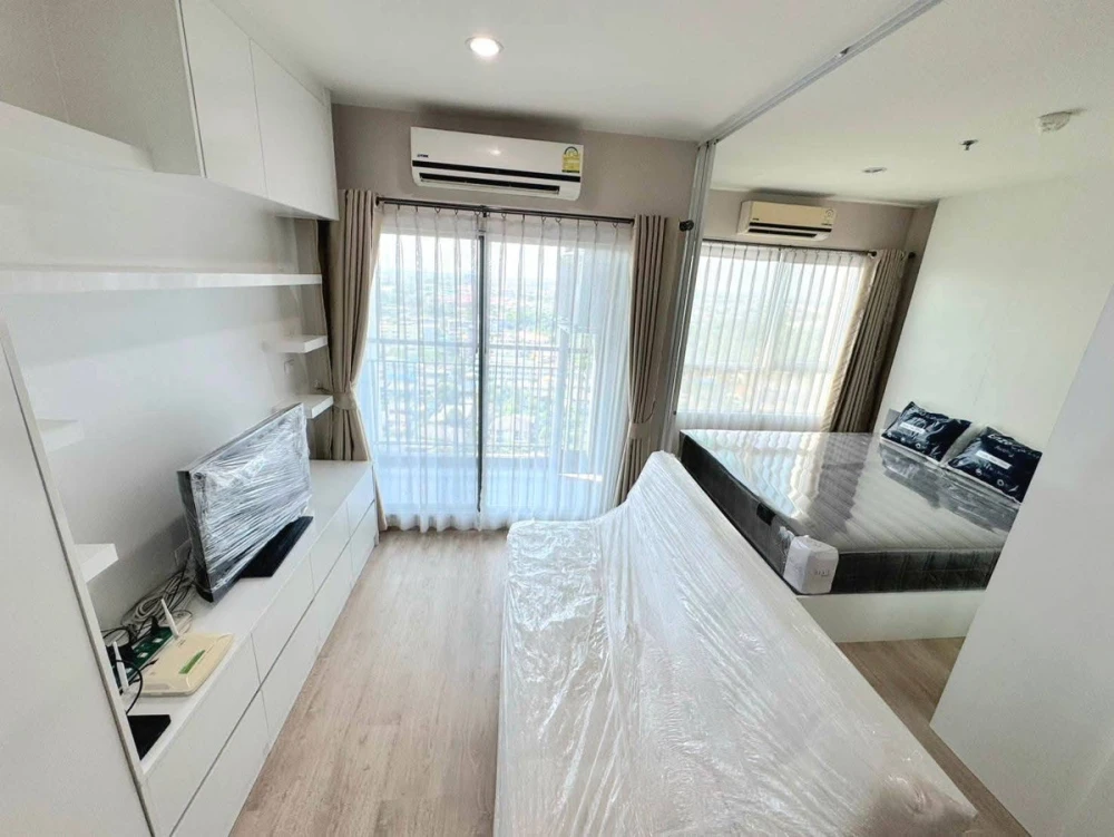 For rent: The Tempo Grand Sathon-Wutthakat, 16th floor, fully furnished, very livable. Book now!