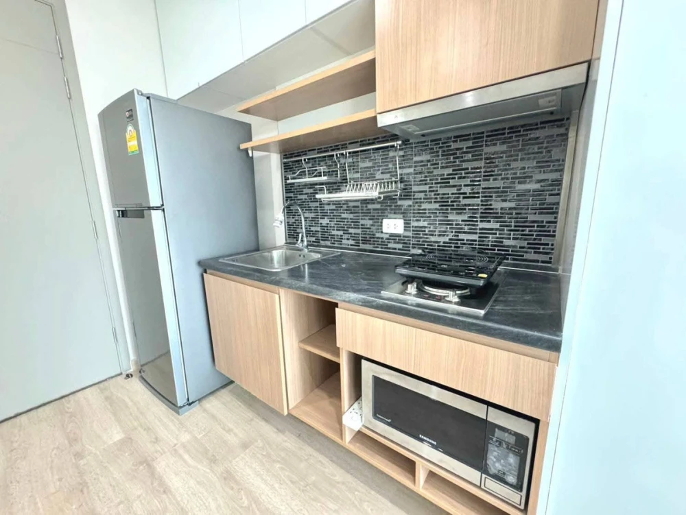 For rent: The Tempo Grand Sathon-Wutthakat, 16th floor, fully furnished, very livable. Book now!