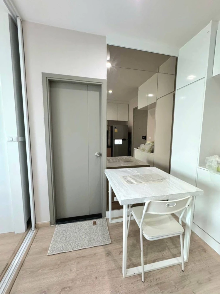 For rent: The Tempo Grand Sathon-Wutthakat, 16th floor, fully furnished, very livable. Book now!
