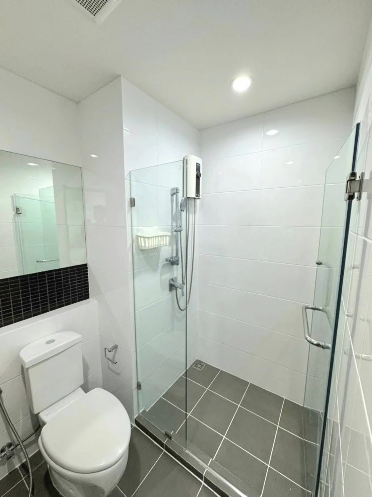 For rent: The Tempo Grand Sathon-Wutthakat, 16th floor, fully furnished, very livable. Book now!