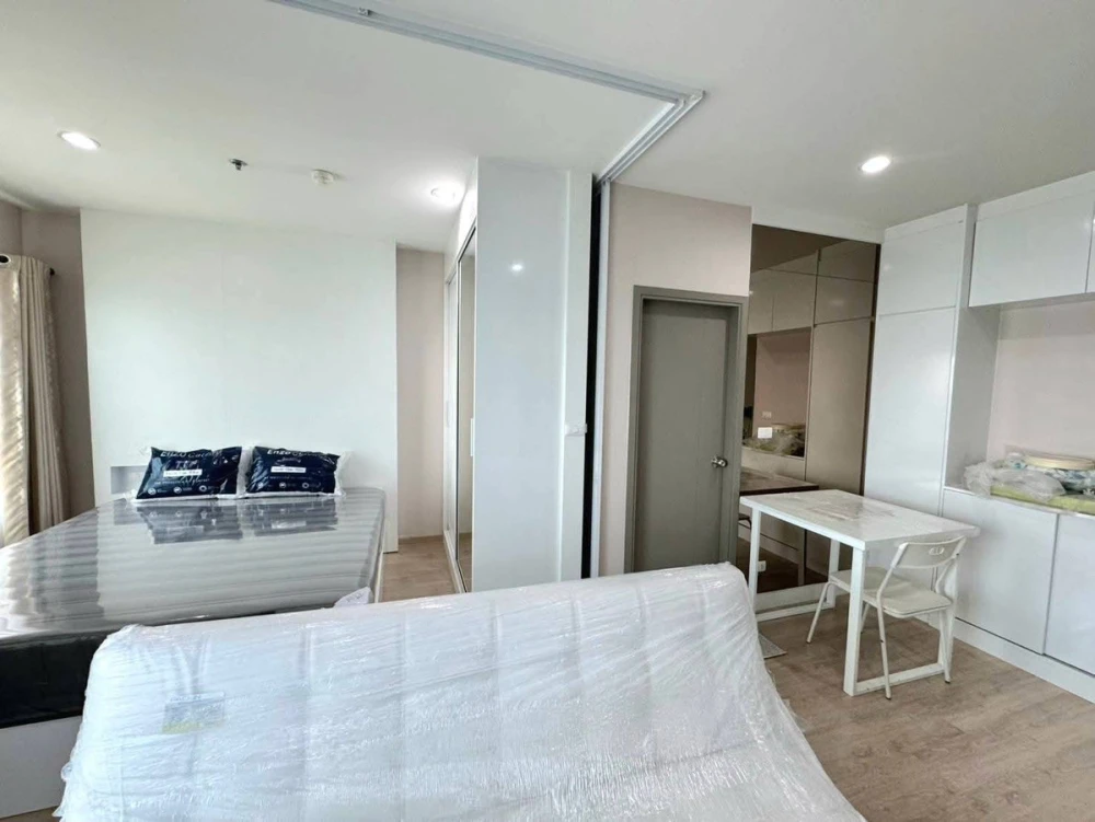 For rent: The Tempo Grand Sathon-Wutthakat, 16th floor, fully furnished, very livable. Book now!