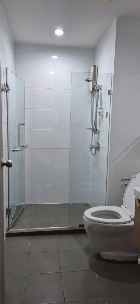 For rent: The Tempo Grand Sathon-Wutthakat, ready to move in, high floor, fully furnished, divided rooms. Reserve now before it's too late.