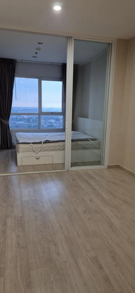 For rent: The Tempo Grand Sathon-Wutthakat, ready to move in, high floor, fully furnished, divided rooms. Reserve now before it's too late.