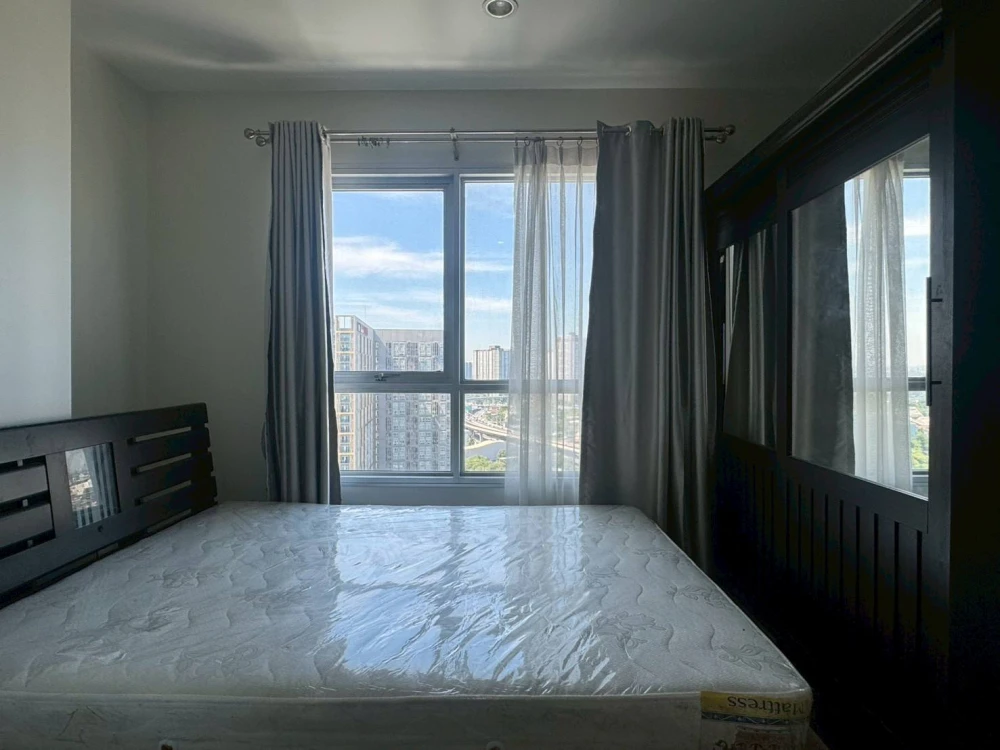 For rent: The Tempo Grand Sathon-Wutthakat. Ready to move in, fully furnished. Book now!