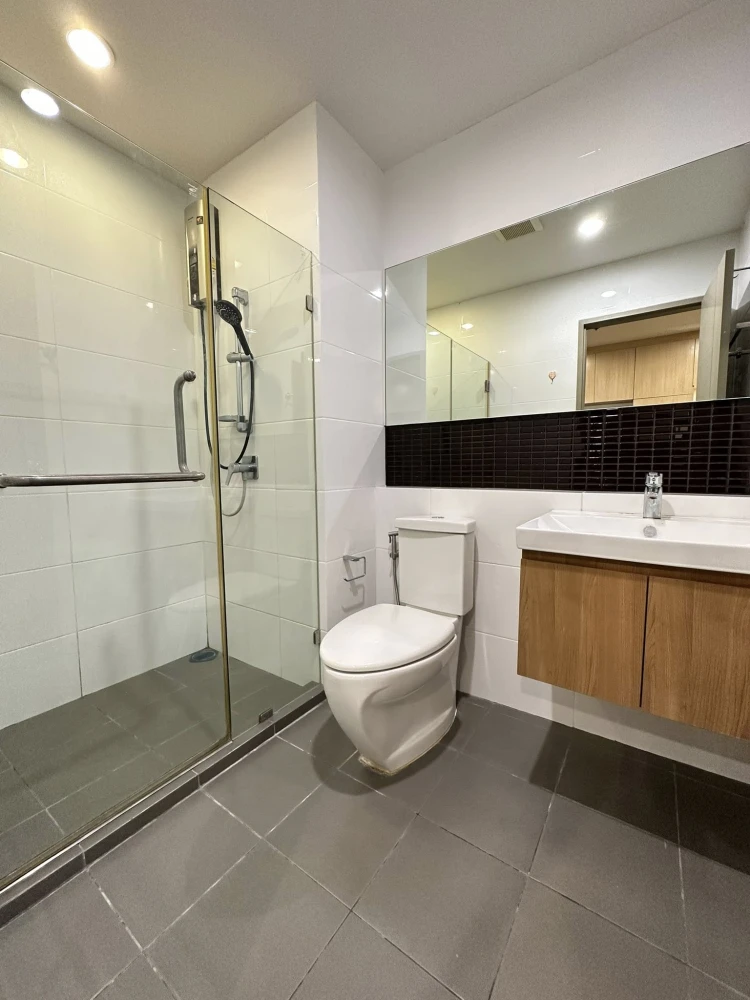 For rent: The Tempo Grand Sathorn-Wutthakat, north-facing, garden view, corner unit, very private, built-in furniture throughout the room + high-quali