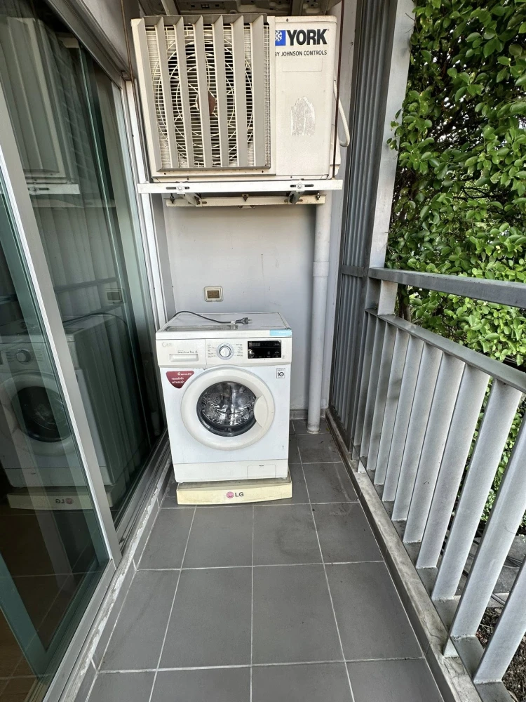For rent: The Tempo Grand Sathorn-Wutthakat, north-facing, garden view, corner unit, very private, built-in furniture throughout the room + high-quali