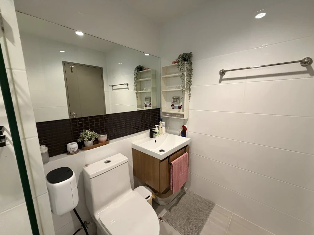For rent: The Tempo Grand Sathorn-Wutthakat. Pool view, great ventilation, very comfortable living space. Comes with gorgeous built-in furniture. Book