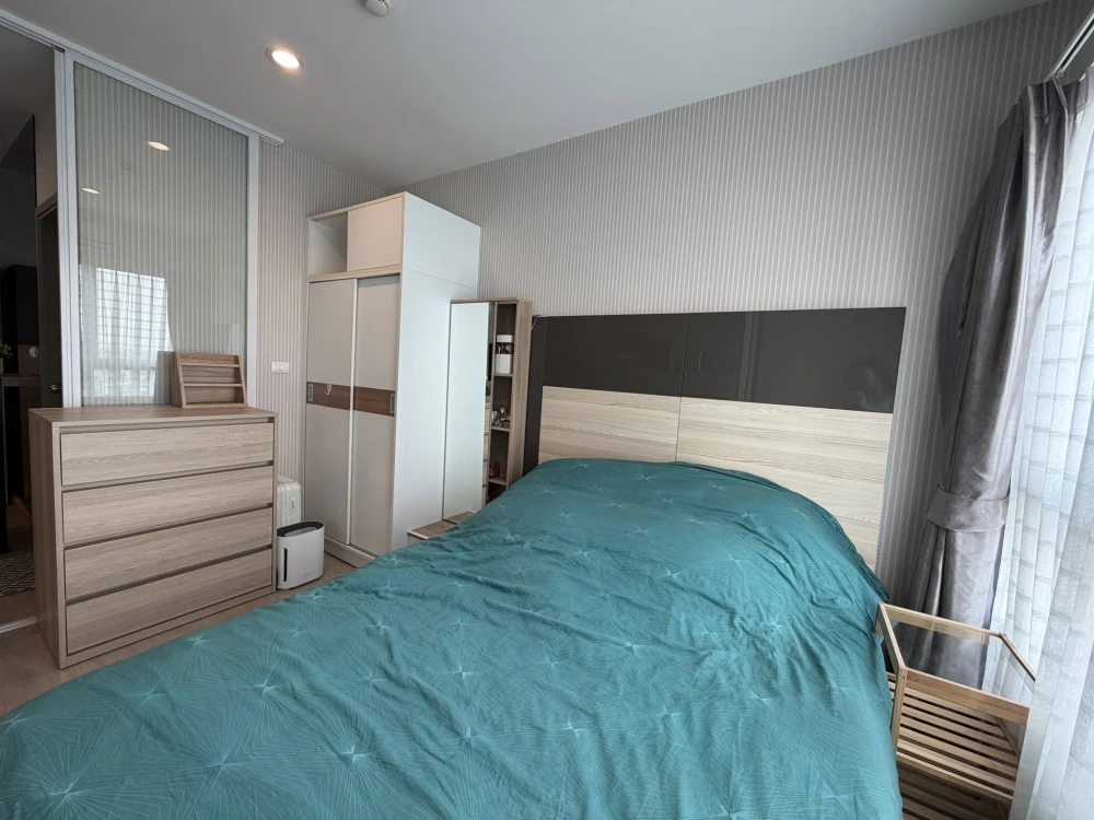 For rent: The Tempo Grand Sathorn-Wutthakat. Pool view, great ventilation, very comfortable living space. Comes with gorgeous built-in furniture. Book
