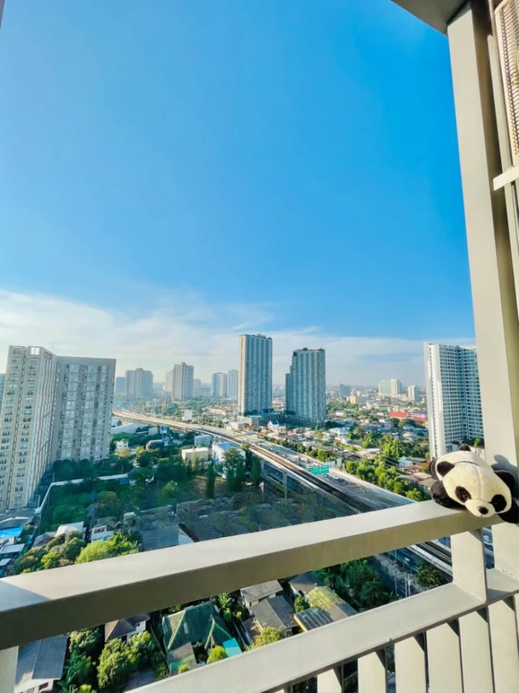 For rent: The Tempo Grand Sathorn-Wutthakat. Corner unit, offering great privacy. The room has a wonderful atmosphere and beautiful sky views from the