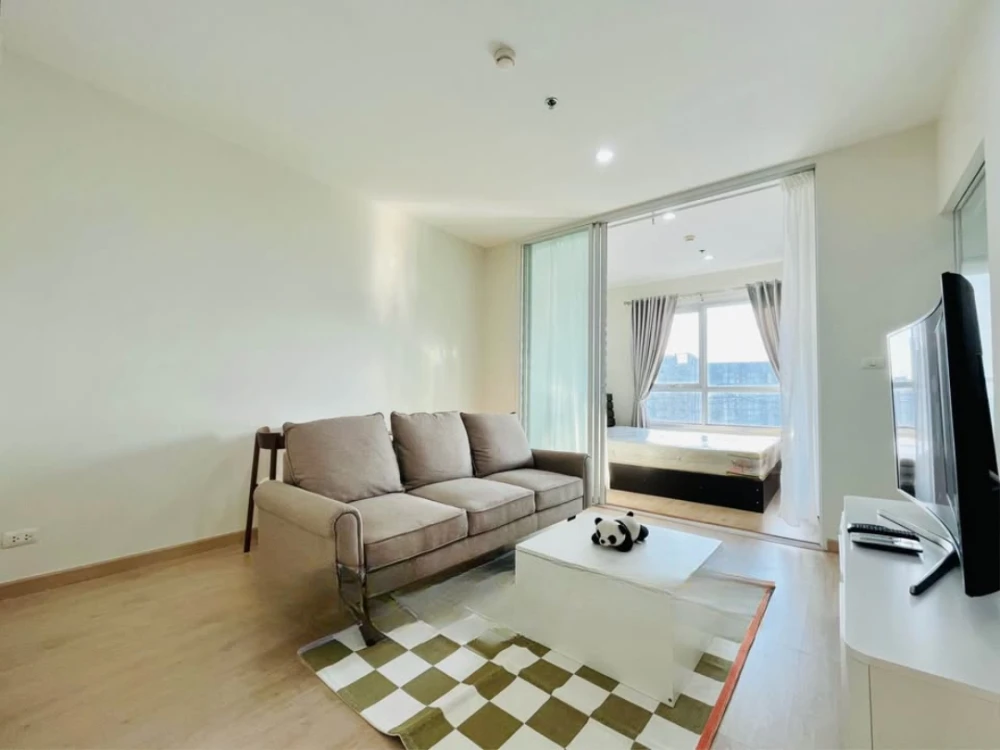 For rent: The Tempo Grand Sathorn-Wutthakat. Corner unit, offering great privacy. The room has a wonderful atmosphere and beautiful sky views from the
