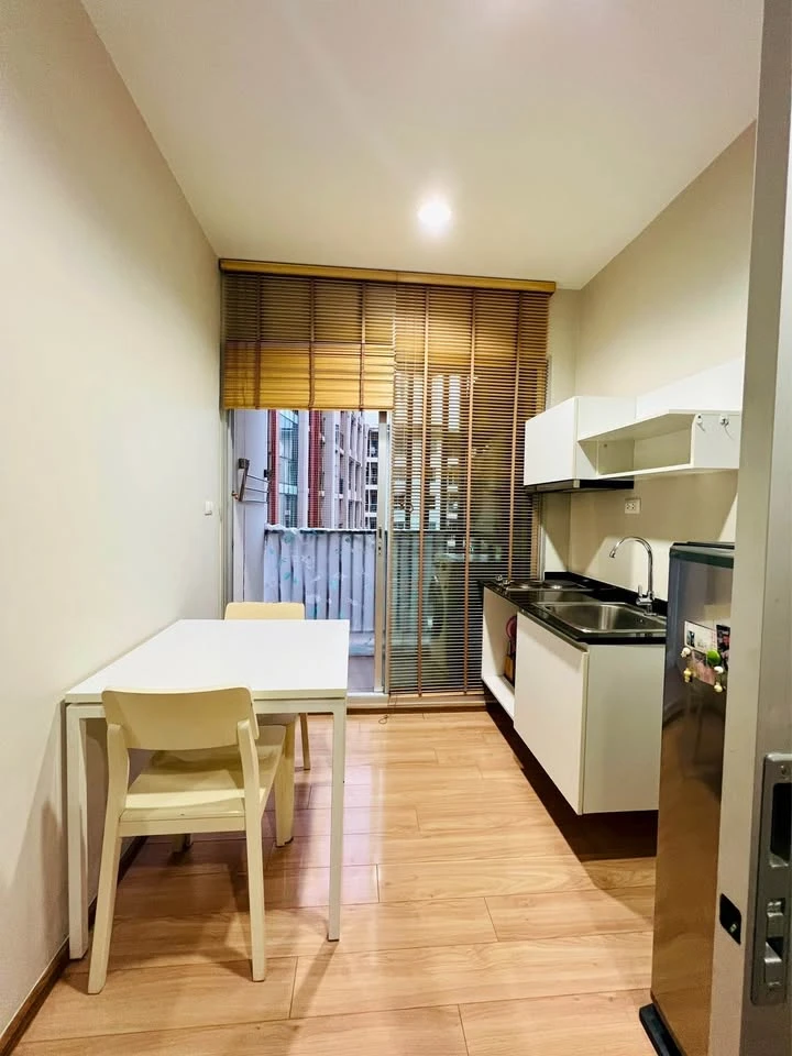 For rent: The Tempo Ratchada, fully furnished, in a great location, just bring your own luggage and move in.