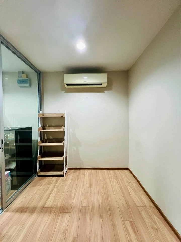 For rent: The Tempo Ratchada, fully furnished, in a great location, just bring your own luggage and move in.