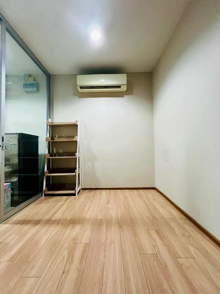 For rent: The Tempo Ratchada, fully furnished, in a great location, just bring your own luggage and move in.