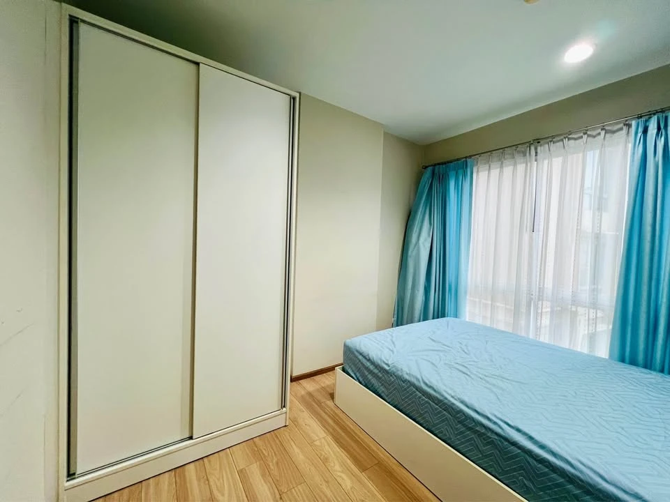 For rent: The Tempo Ratchada, fully furnished, in a great location, just bring your own luggage and move in.