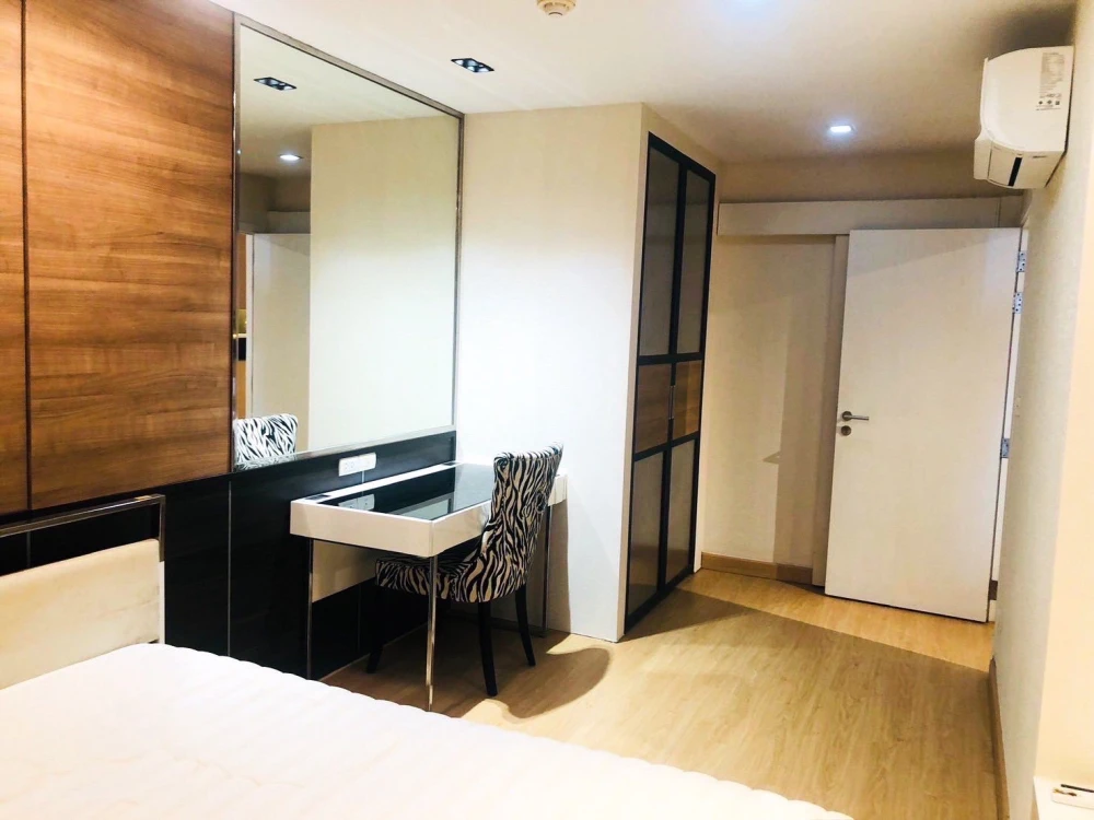 For rent: The Treasure Silom, a nice room, spacious and comfortable. Hurry and reserve now!