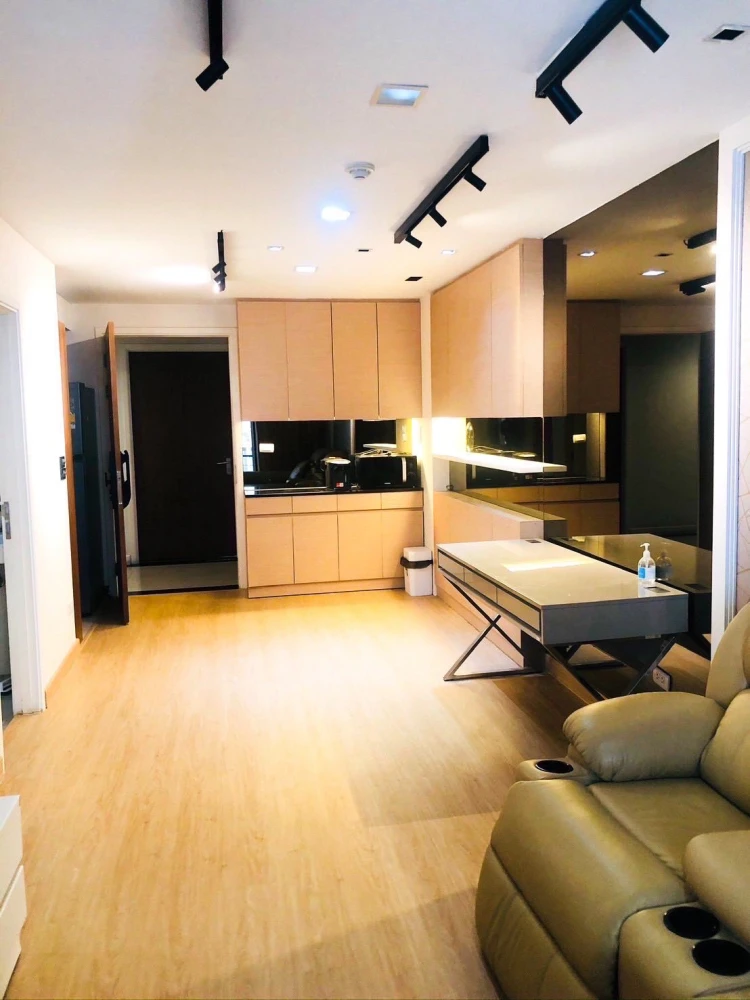 For rent: The Treasure Silom, a nice room, spacious and comfortable. Hurry and reserve now!