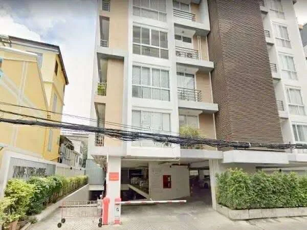 For rent: The Treasure Silom, a nice room, spacious and comfortable. Hurry and reserve now!