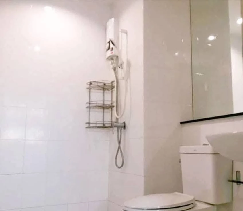 Rooms for rent at The Tree Bangpo Station. Nice and comfortable, fully furnished with all amenities. Book now!