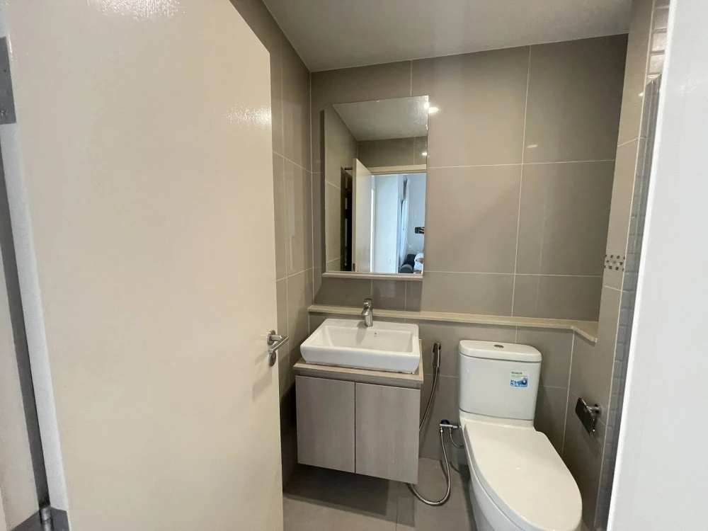 For rent: The Tree Charansanitwong, 30th floor, 17th unit, fully furnished, very livable. Book now! (Urgent!)