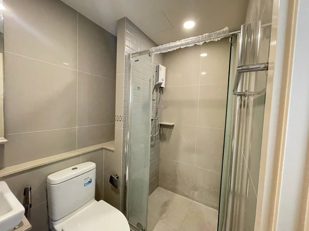 For rent: The Tree Charansanitwong, 30th floor, 17th unit, fully furnished, very livable. Book now! (Urgent!)