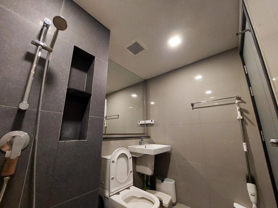 For rent: The Tree Dindaeng-Ratchaprarop, 1 bedroom, 1 bathroom. Prime city center location with complete amenities. Don't miss out!