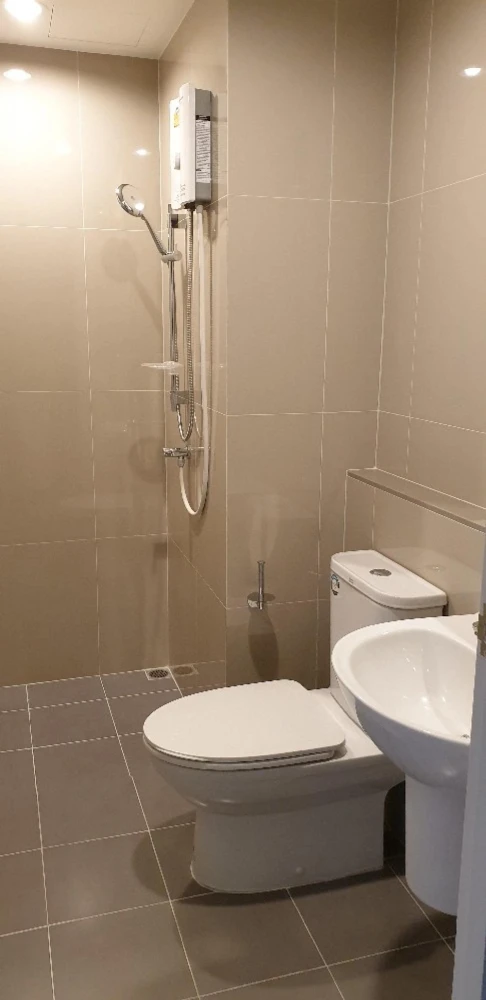 For rent: The Tree Hua Mak Interchange, 4th floor, fully furnished, very livable. Book now!