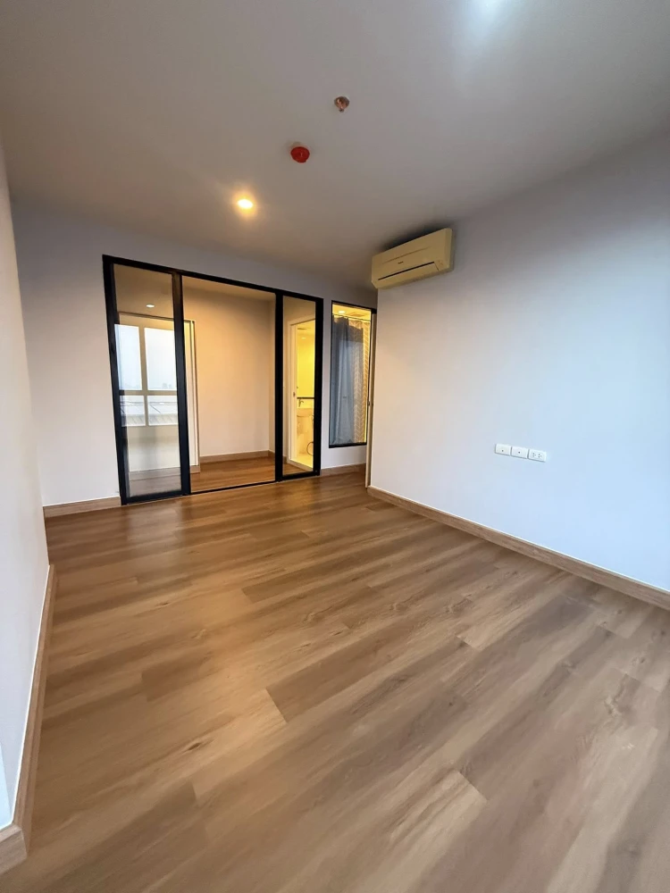 For rent: The Tree Interchange, 2 bedrooms, spacious living area, great location, with walk-in closet. Book now!
