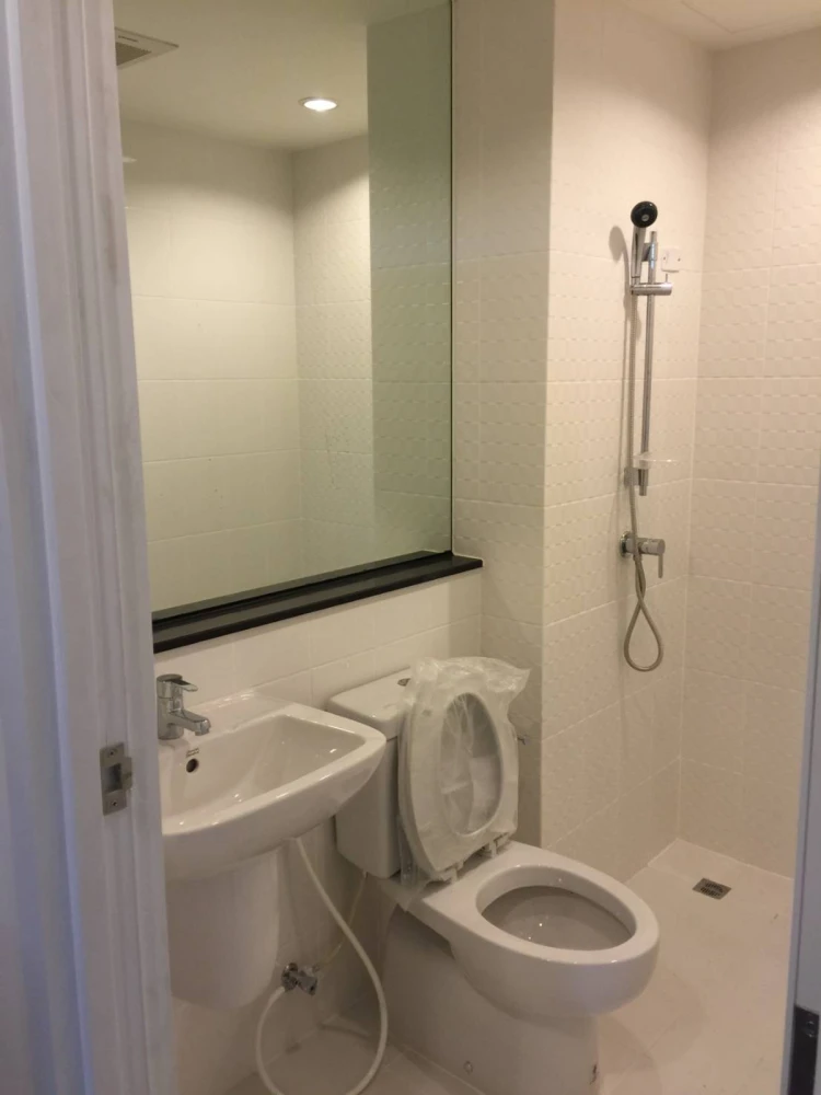 For rent: The Tree Interchange, 10th floor, fully furnished unit. Very comfortable and ready to move in. Book now! Don't miss out!