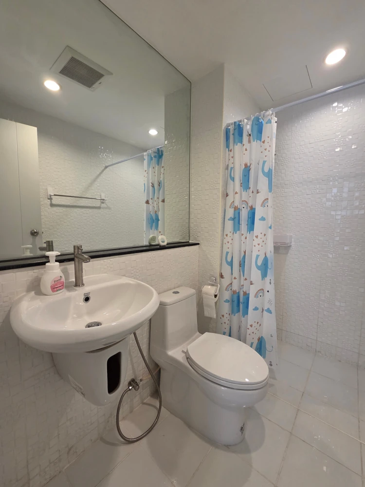 For rent: The Tree Interchange, 11th floor, fully furnished unit. Just bring your suitcase and move in! Book now!