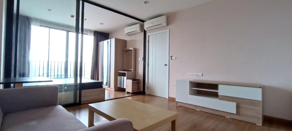 For rent: The Tree Interchange, well-separated rooms, special price, you must not miss it!