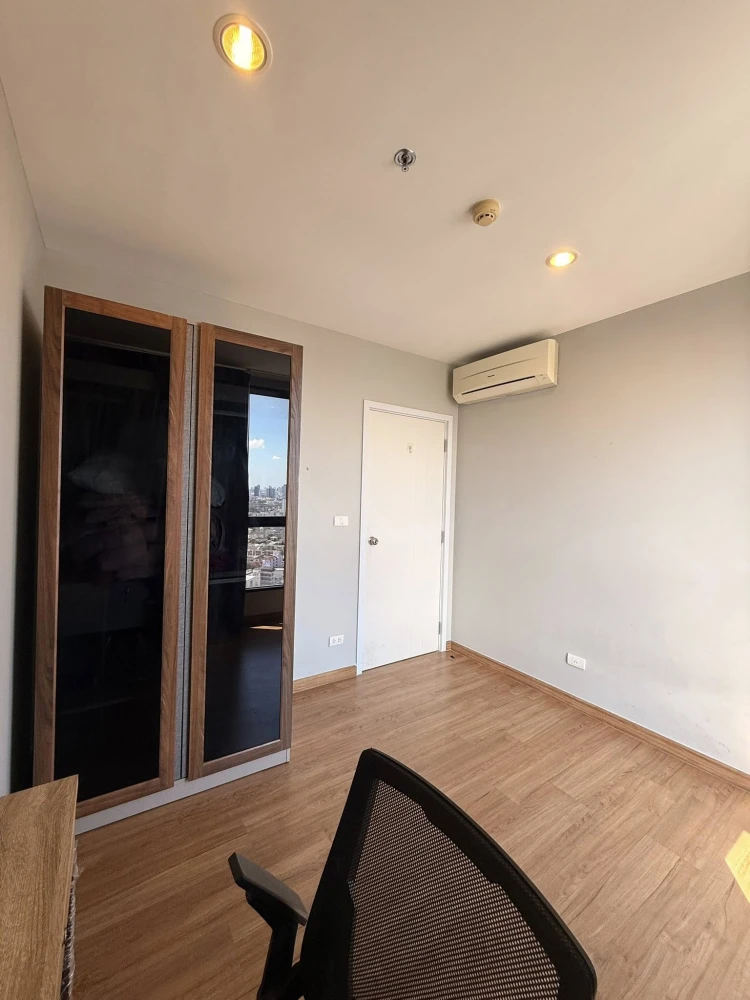 For rent: The Tree Interchange, very high floor, 2 bedrooms, 2 bathrooms, city view. If you don't book, you'll really miss out.