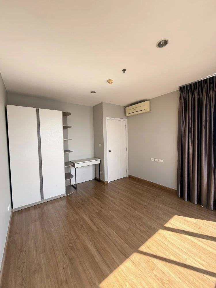 For rent: The Tree Interchange, very high floor, 2 bedrooms, 2 bathrooms, city view. If you don't book, you'll really miss out.