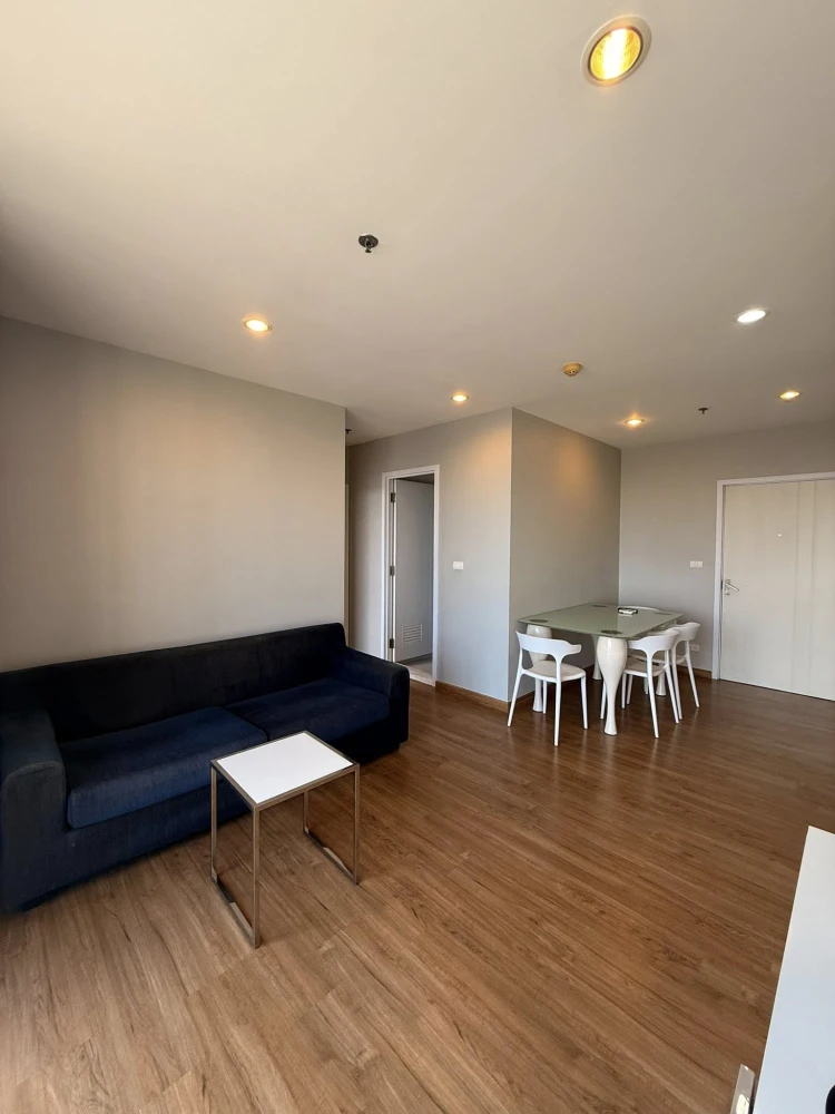 For rent: The Tree Interchange, very high floor, 2 bedrooms, 2 bathrooms, city view. If you don't book, you'll really miss out.