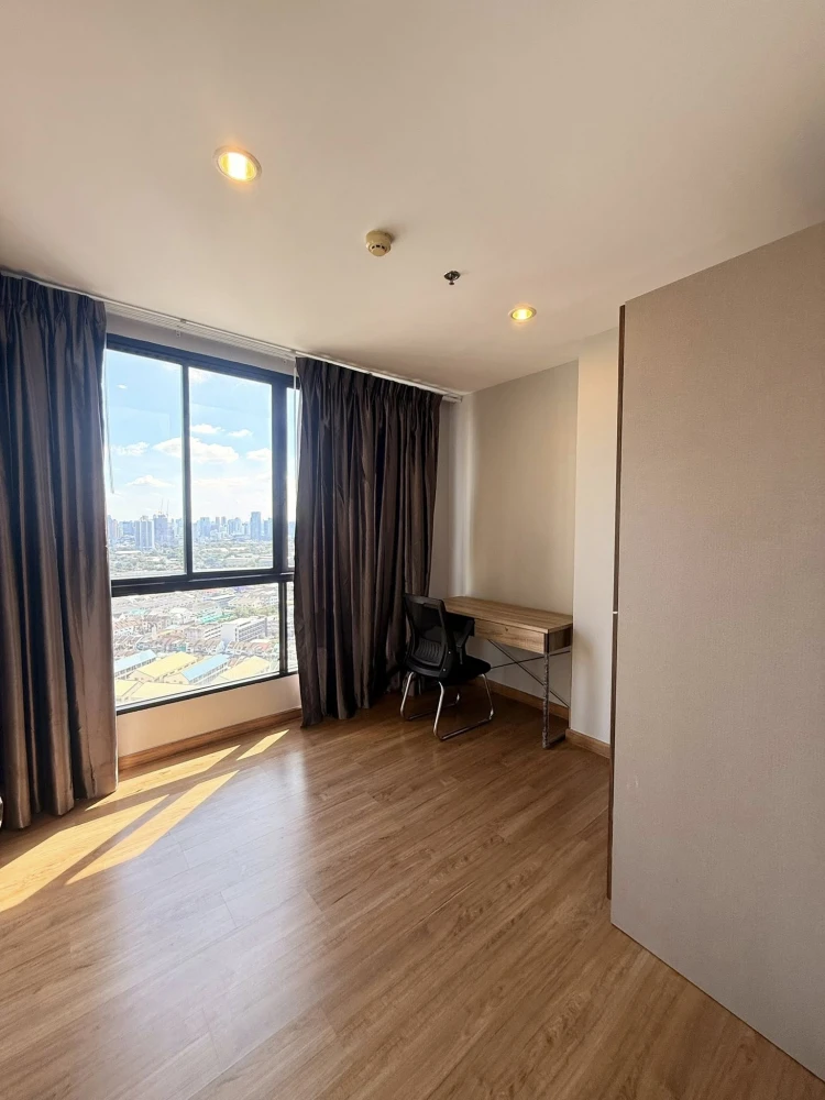 For rent: The Tree Interchange, very high floor, 2 bedrooms, 2 bathrooms, city view. If you don't book, you'll really miss out.