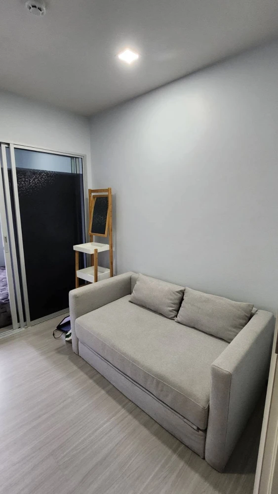 For rent: The Tree Ladprao 15. Spacious, well-partitioned rooms. Fully furnished with appliances. Don't miss out!