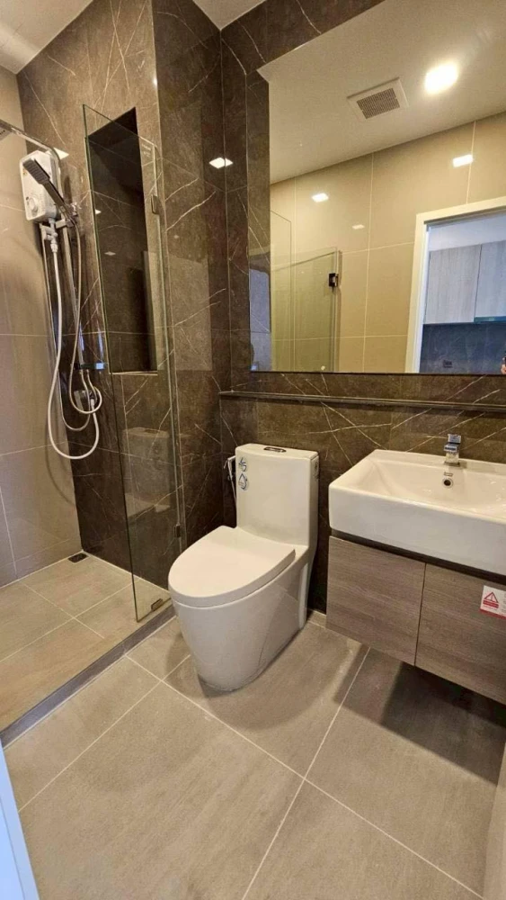 For rent THE TREE Pattanakarn - Ekkamai, high floor, ready to move in, fully furnished, hurry and reserve now.