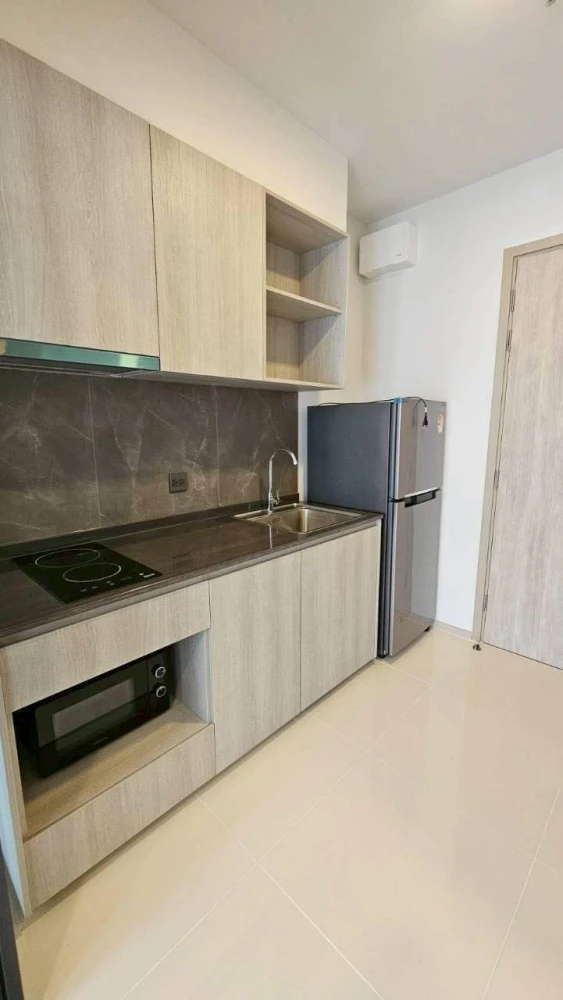 For rent THE TREE Pattanakarn - Ekkamai, high floor, ready to move in, fully furnished, hurry and reserve now.
