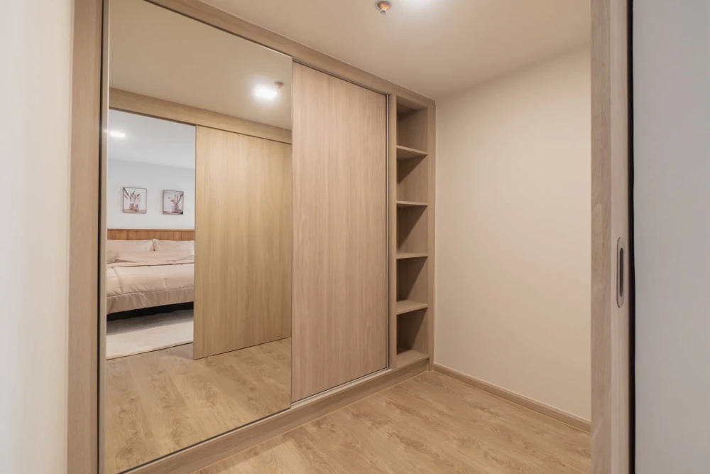 For rent: THE TREE Pattanakarn - Ekkamai. High ceilings, spacious, fully furnished, great location. Book now!