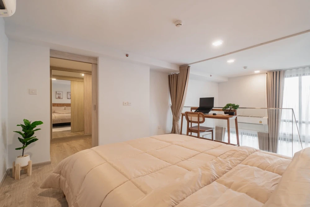 For rent: THE TREE Pattanakarn - Ekkamai. High ceilings, spacious, fully furnished, great location. Book now!