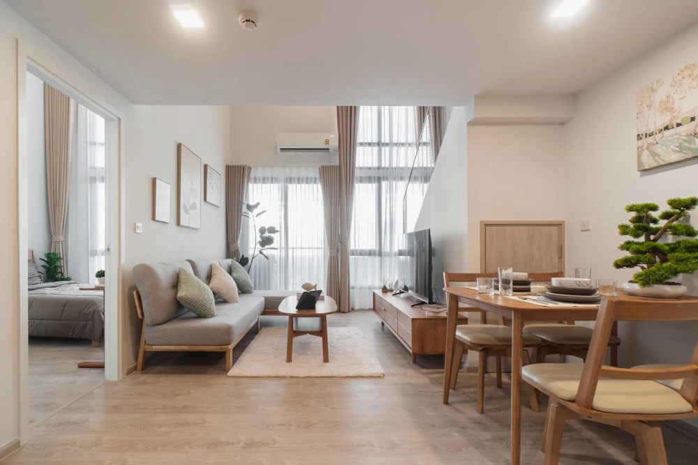 For rent: THE TREE Pattanakarn - Ekkamai. High ceilings, spacious, fully furnished, great location. Book now!
