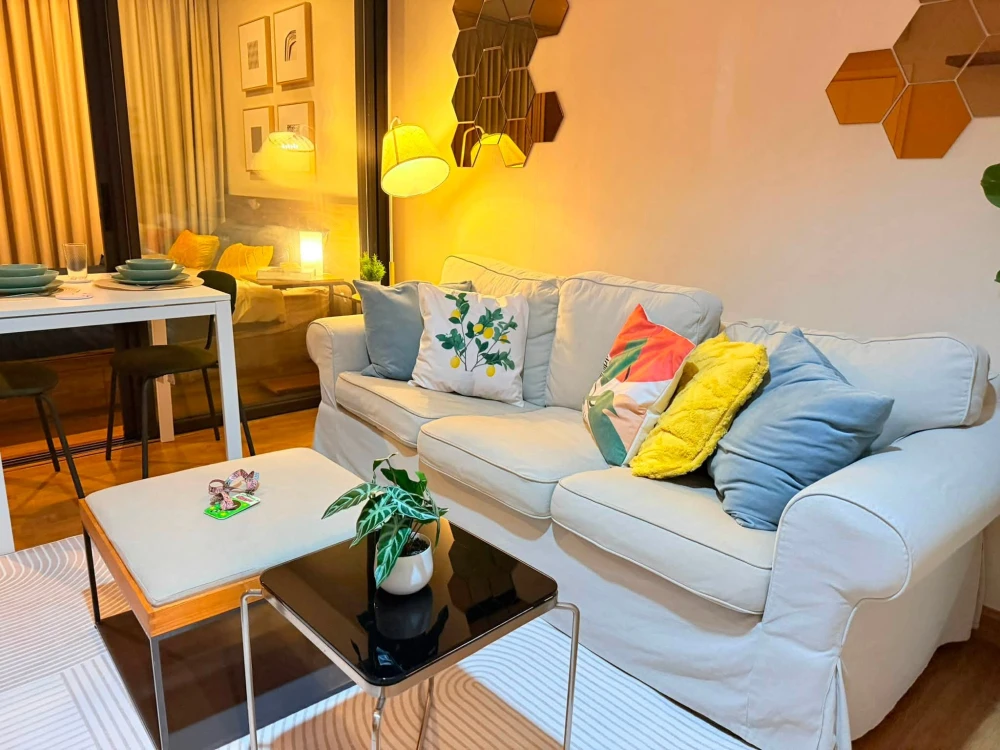 For rent: The Tree RIO Bang-Aor Station. Beautifully decorated room with a warm atmosphere, ready to move in. Located on the 32nd floor with high view