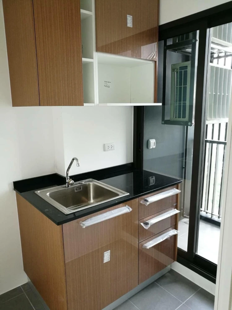 For rent: The Tree RIO Bang–Aor Station, 31st floor, partitioned room, fully furnished, just bring your bag, urgent.
