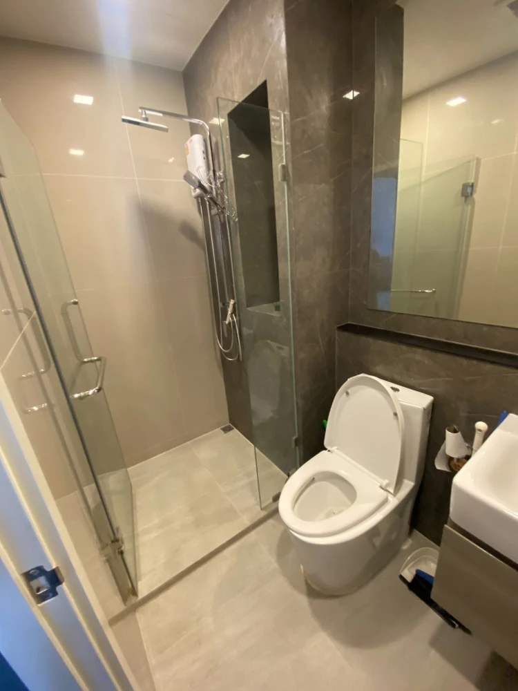 For rent: The Tree Pattanakarn - Ekkamai, 26th floor. High floor, airy, good ventilation, unblocked view. The room is in good condition, clean, and re