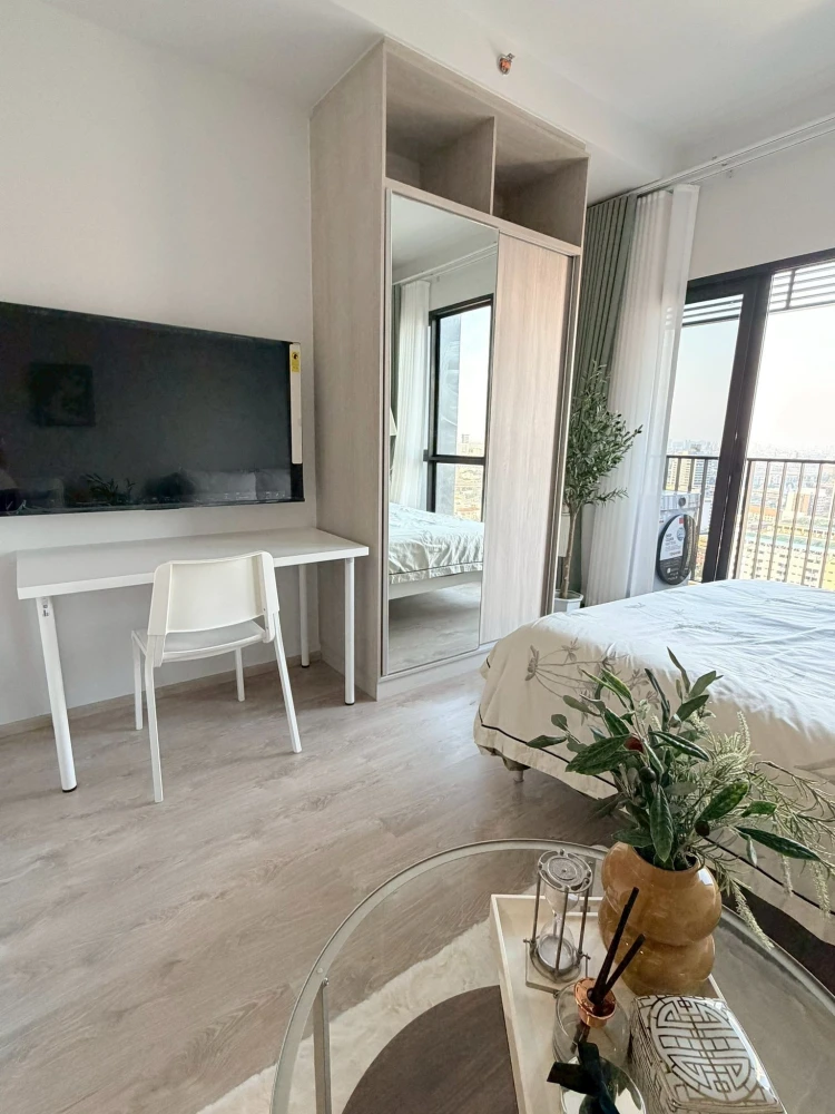 For rent: The Tree Pattanakarn - Ekkamai, North-facing (not hot), 26th floor, beautiful view, lovely layout, perfect proportions. Highly recommended!