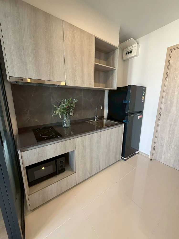 For rent: The Tree Pattanakarn - Ekkamai, North-facing (not hot), 26th floor, beautiful view, lovely layout, perfect proportions. Highly recommended!