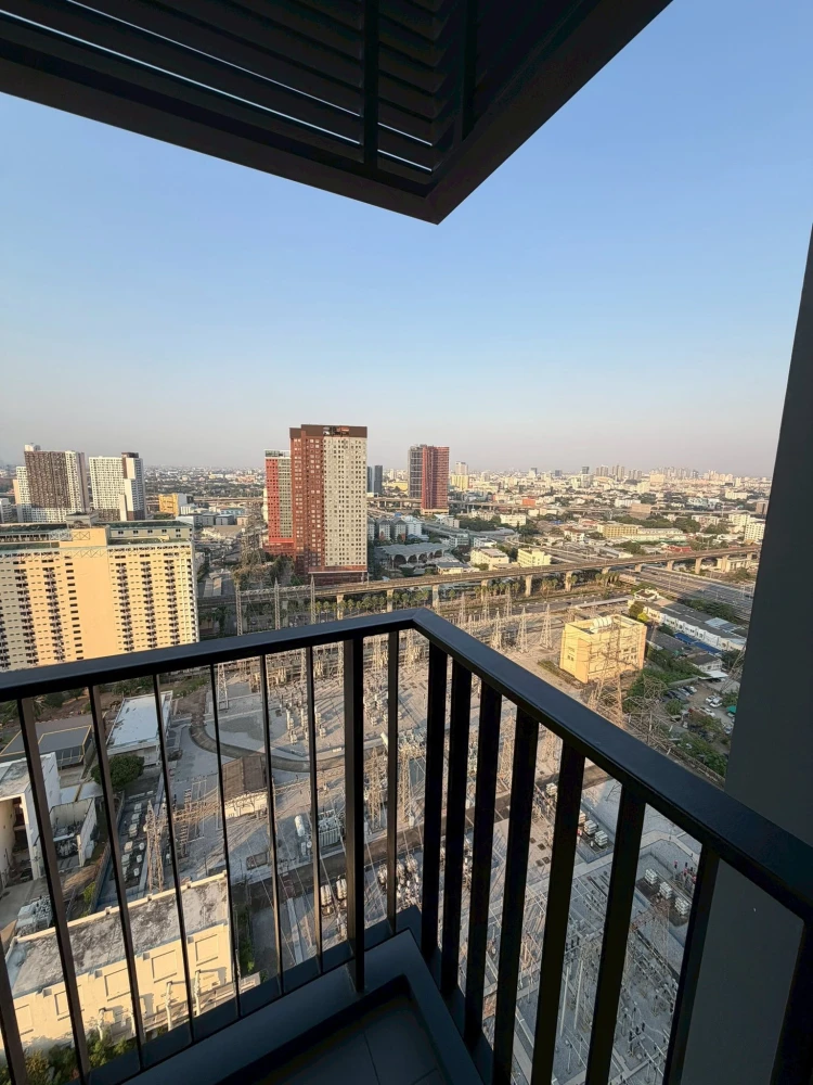 For rent: The Tree Pattanakarn - Ekkamai, North-facing (not hot), 26th floor, beautiful view, lovely layout, perfect proportions. Highly recommended!