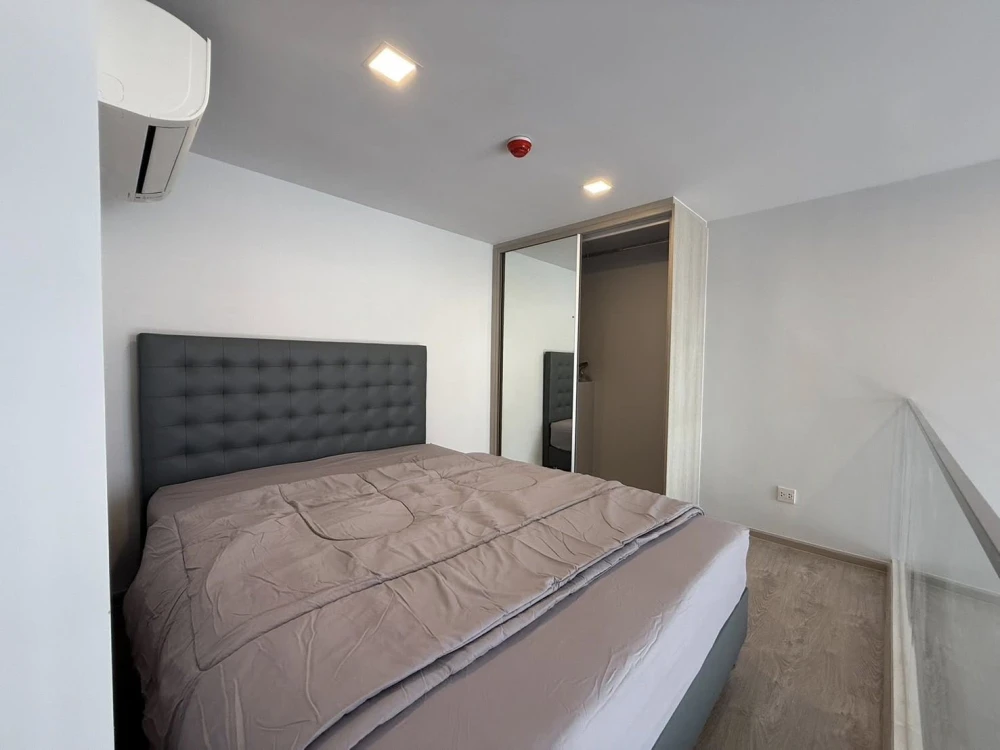 For rent: The Tree Pattanakarn-Ekkamai, 2-story loft unit with high ceilings, spacious and airy, 29th floor, beautiful view, great ventilation. Book n images