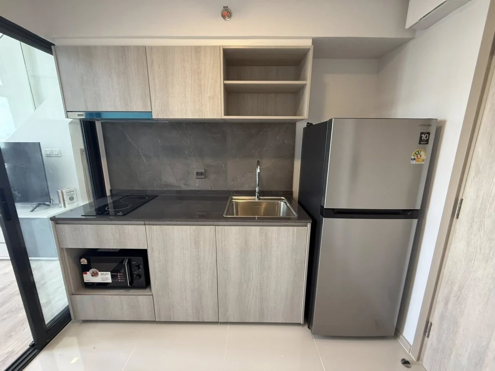 For rent: The Tree Pattanakarn-Ekkamai, 2-story loft unit with high ceilings, spacious and airy, 29th floor, beautiful view, great ventilation. Book n